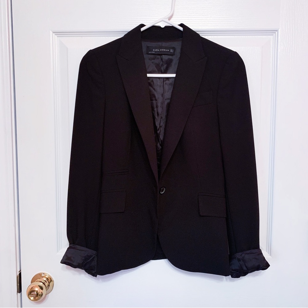 Black Zara tailored blazer